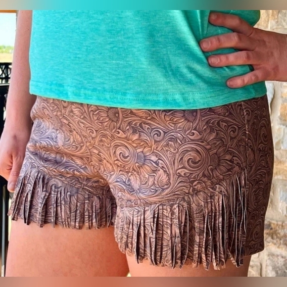 Sterling Kreek Brown Tooled Leather Look Patterned Women's Shorts With Fringe L - Picture 1 of 6